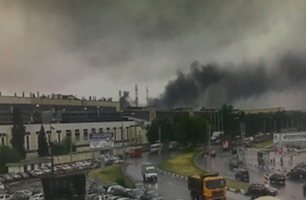 Больше 400 рабочих эвакуировали из горящего цеха завода ГАЗ в Нижнем Новгороде 