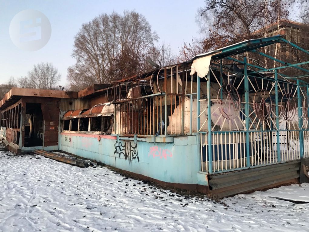 Администрацию Ижевска призвали решить проблему со сгоревшим три года назад кафе