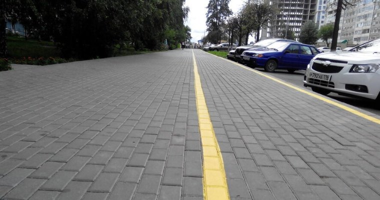 Глава Ижевска проверил состояние дорог и тротуаров в Первомайском районе Ижевска 