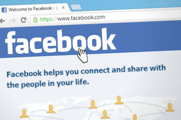 Facebook похоронил Цукерберга и сотни других пользователей
