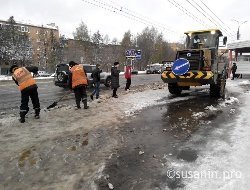 На борьбу с гололёдом в Ижевске вывели 93 единицы техники и более 100 рабочих