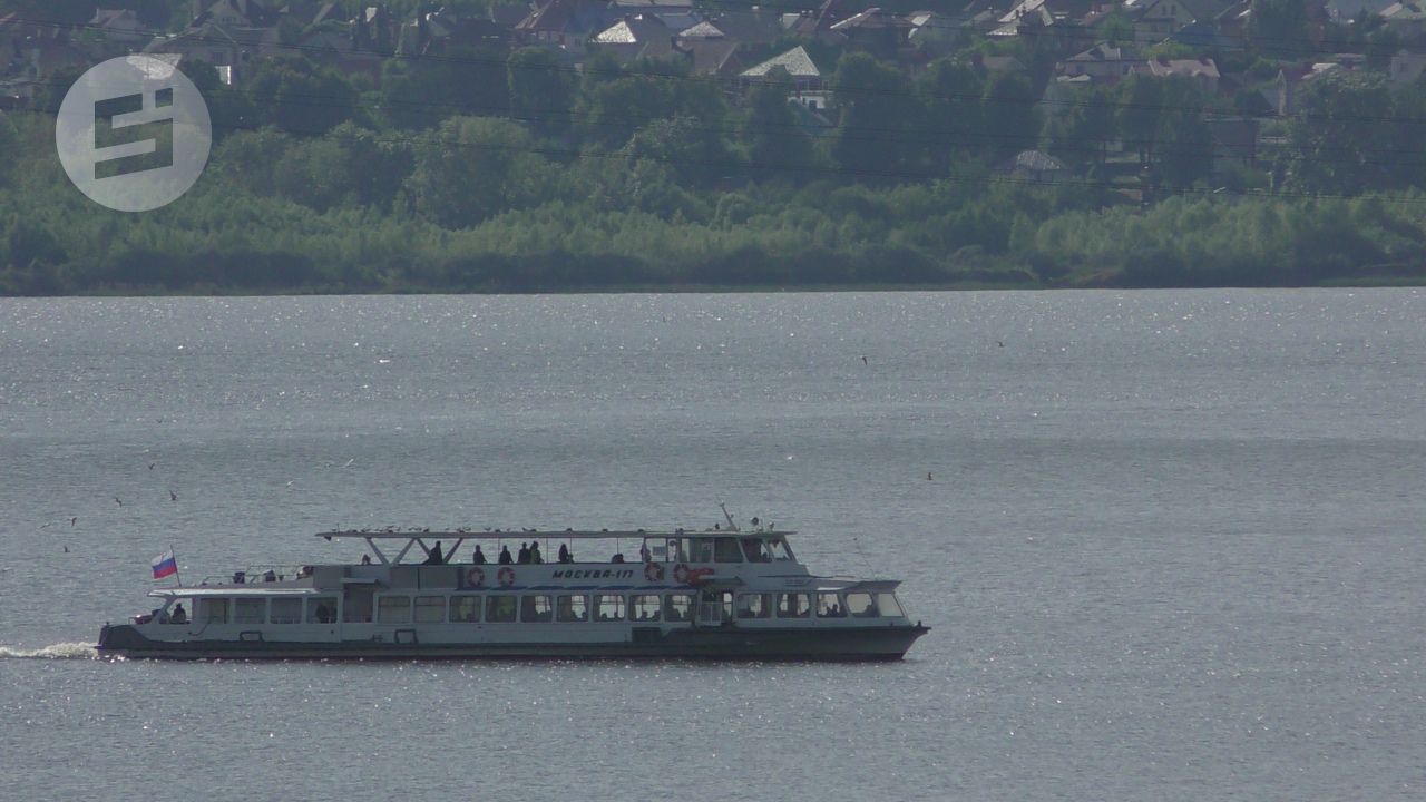 Из-за низкого уровня воды в пруду Ижевска теплоходы временно не останавливаются на причале Воскресенского 