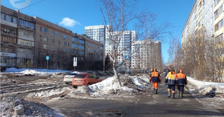 В Ижевске ликвидируют порыв водопровода на улице маршала Фалалеева