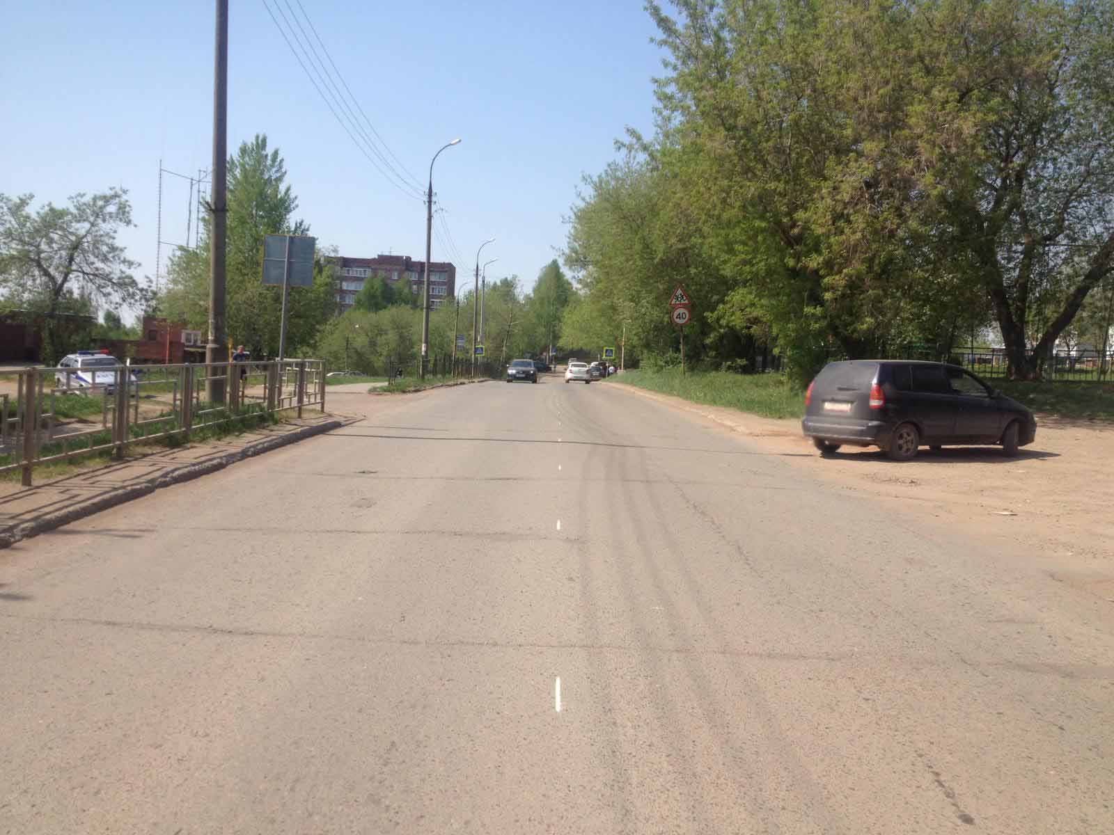 Перебегавшая дорогу школьница попала под колеса иномарки в Воткинске