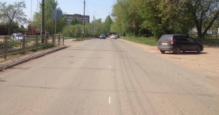 Перебегавшая дорогу школьница попала под колеса иномарки в Воткинске