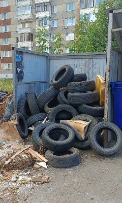 Более 9 тонн автомобильных шин вывезли с начала осени с контейнерных площадок Глазова