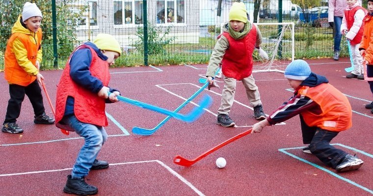 Наравне со взрослыми: в Ижевске впервые проходит «Дошкольное хоккейное троеборье 2023» 