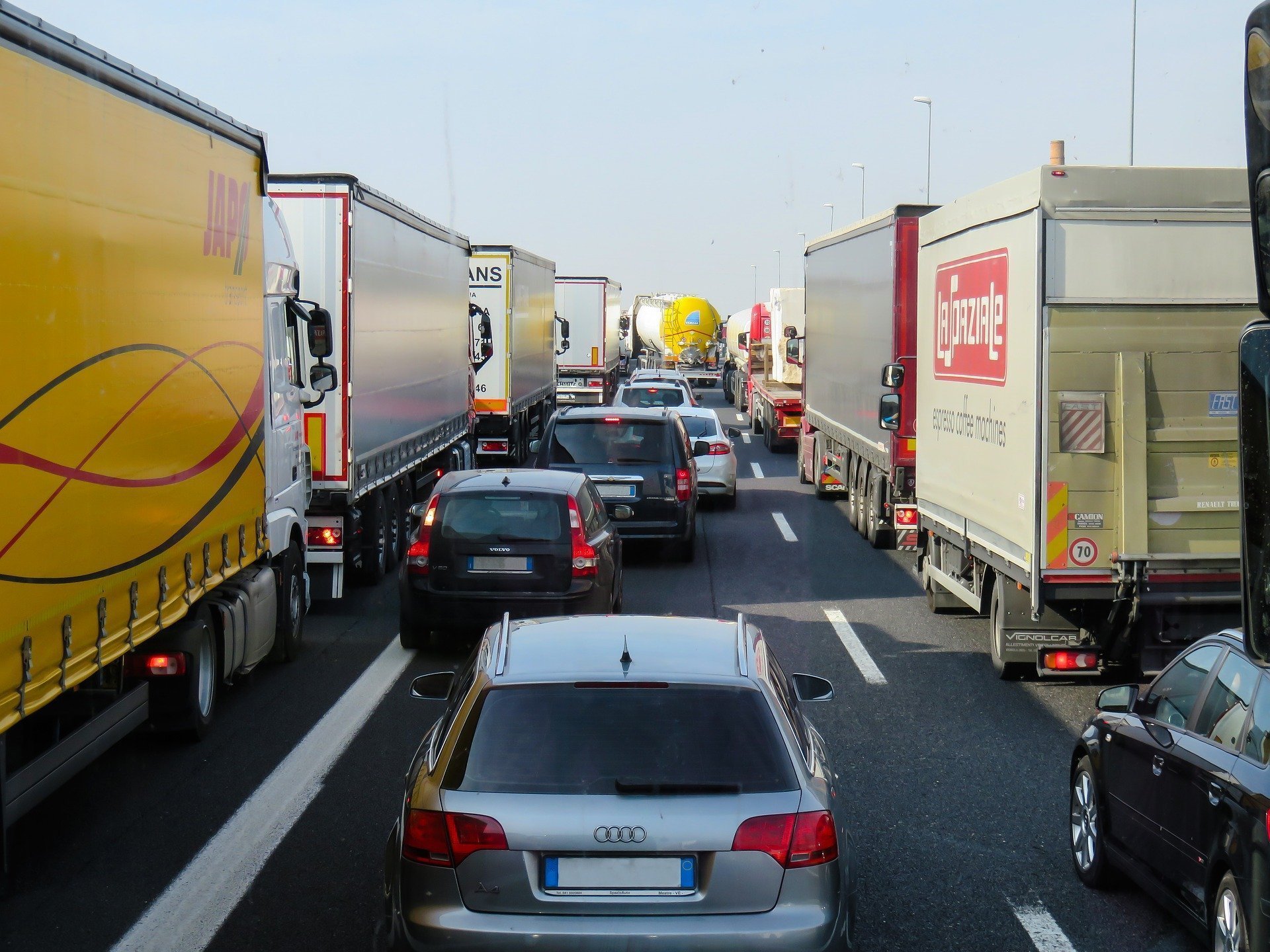 Движение грузовиков по автодороге «Орловский — граница Кировской области» временно закрыли в Удмуртии 