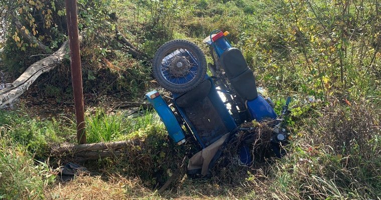 В результате опрокидывания мотоцикла в Камбарском районе погибла пассажирка транспорта 