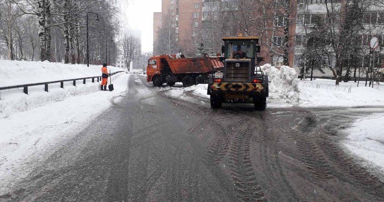 Власти Ижевска приняли решение вернуть песок на пешеходные дорожки