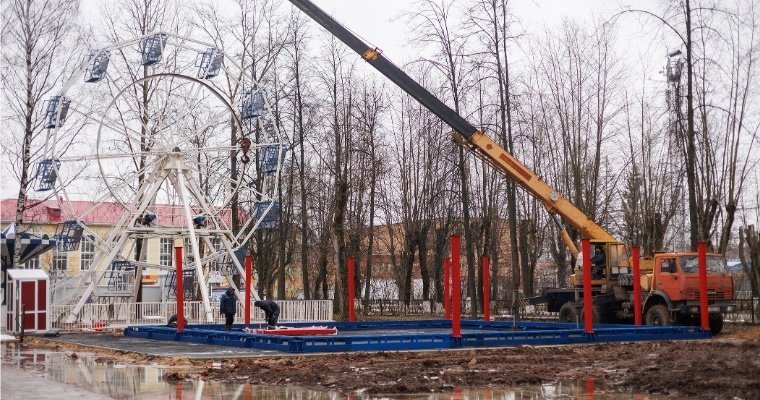 Автодром начали устанавливать в парке Горького в Глазове 