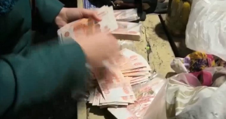 Часть денег, пропавших вместе с кассиршей банка в Ачинске, удалось найти