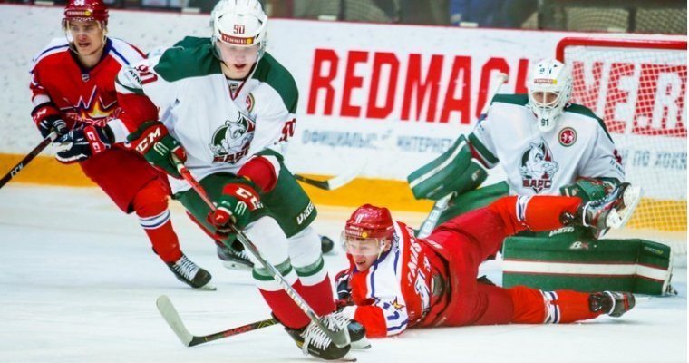 Хоккеисты «Ижстали» на домашнем льду потерпели поражение от казанского «Барса»