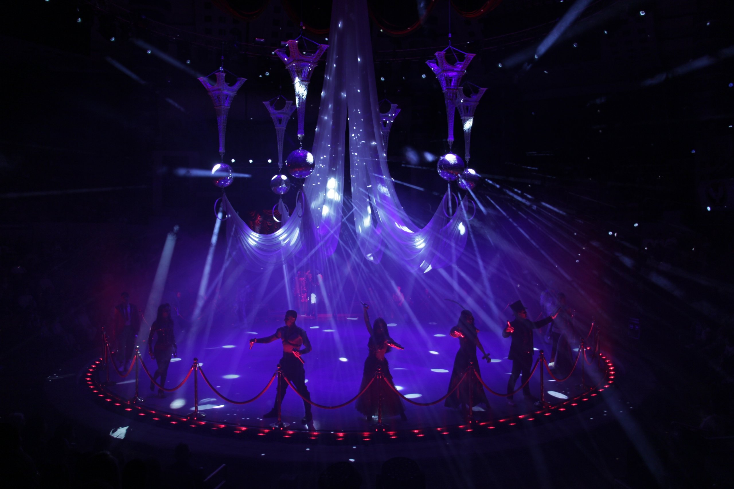Мы показали искусство: на арене Государственного цирка Удмуртии представляют Шоу воды, огня и света!
