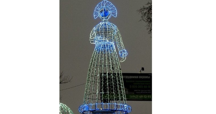«Железная дева»: в Костроме требуют удалить с улицы скульптуру Снегурочки