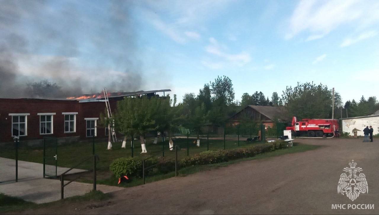 В Удмуртии минувшим вечером произошёл пожар в учебном корпусе Асановского техникума