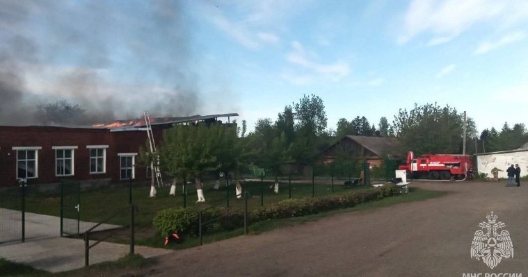 В Удмуртии минувшим вечером произошёл пожар в учебном корпусе Асановского техникума