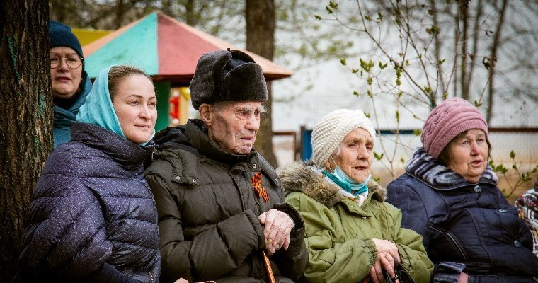 В Ижевске для 100-летнего ветерана дали праздничный концерт