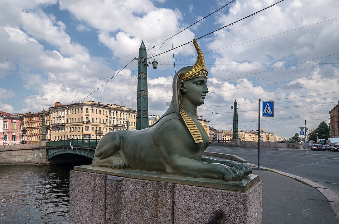 В Санкт-Петербурге демонтировали скульптуры сфинксов Египетского моста
