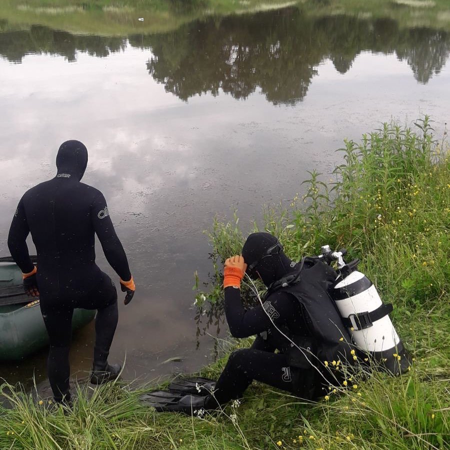 В Удмуртии водолазы почти сутки искали тело утонувшего в пруду мужчины