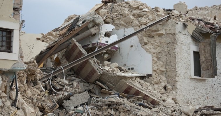 Россиянку и ее ребенка нашли мертвыми в разрушенном доме в Турции