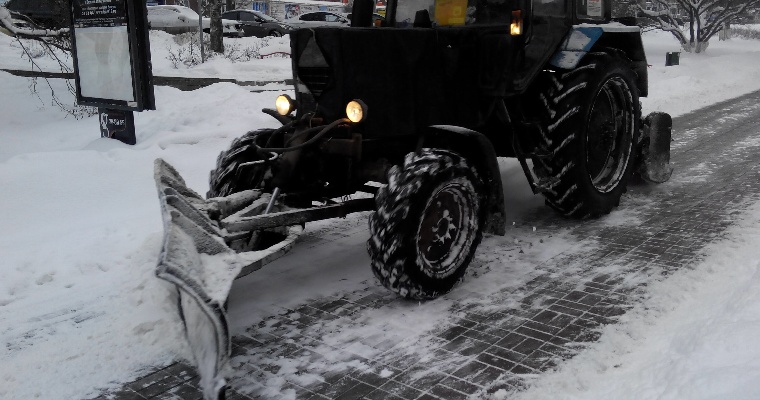 Власти Ижевска просят горожан освободить улицу Сакко и Ванцетти от припаркованных машин