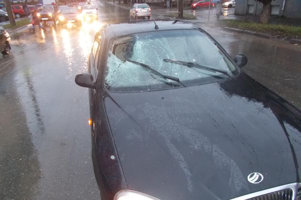 Автомобиль сбил 20-летнего пешехода в Ижевске