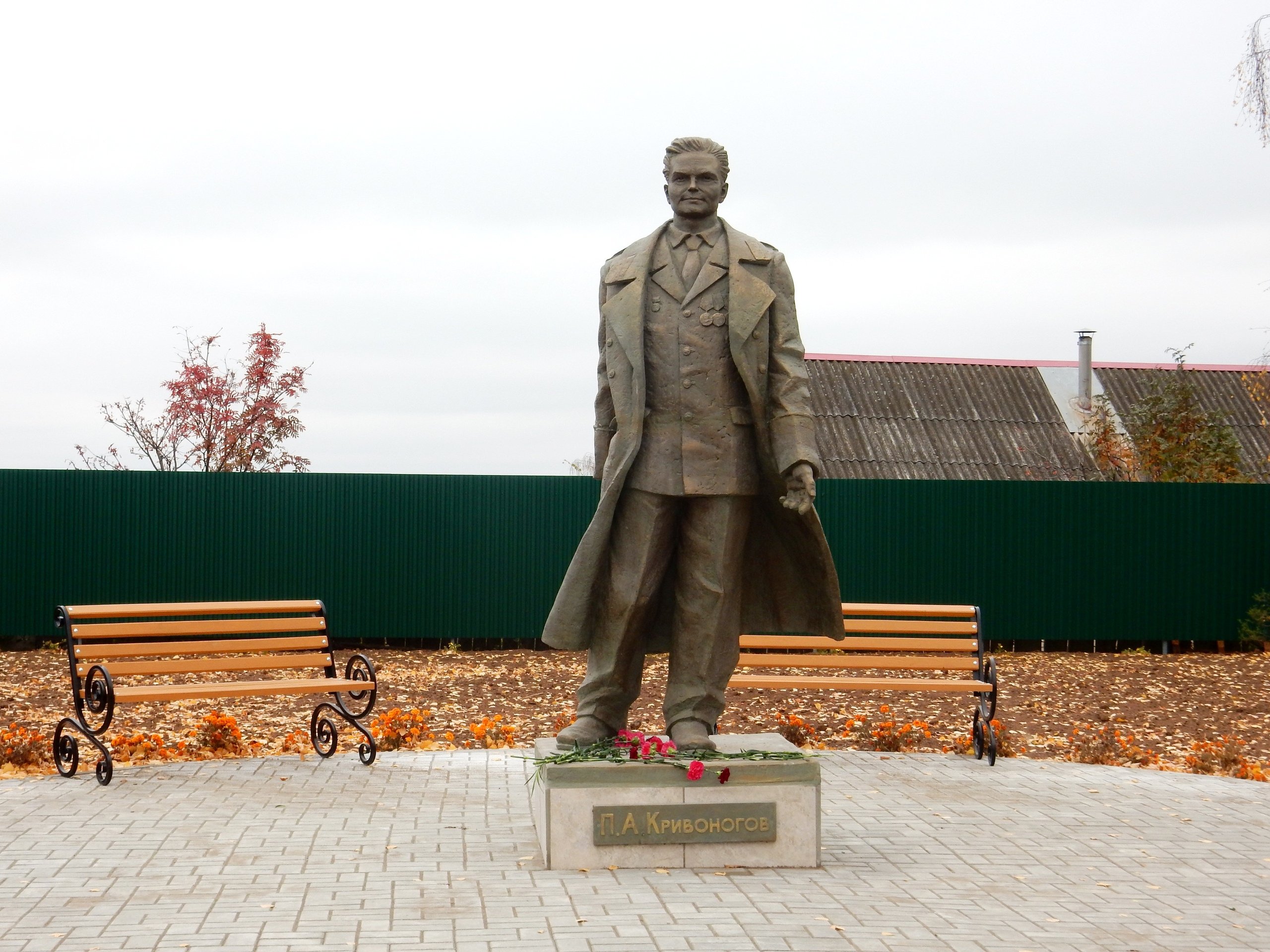 В Киясово появился памятник живописцу-баталисту Петру Кривоногову