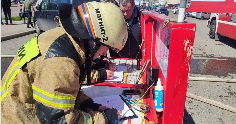 При пожаре в торговом центре в Магнитогорске погибла женщина 
