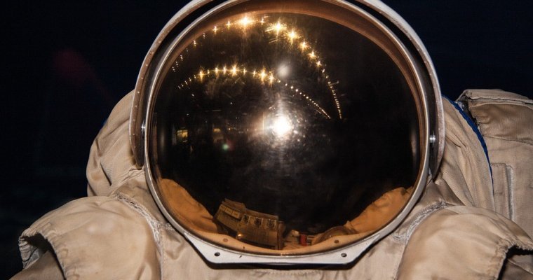Российские космонавты забрали провисевшее 10 лет в открытом космосе полотенце