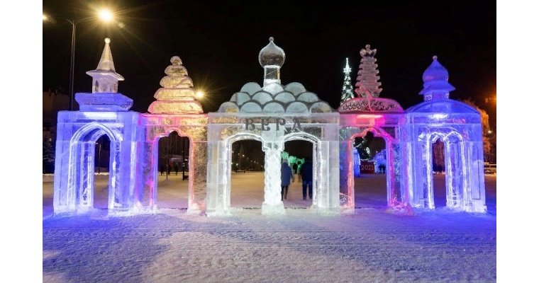 В Ижевске открыли ледовый городок на Центральной площади