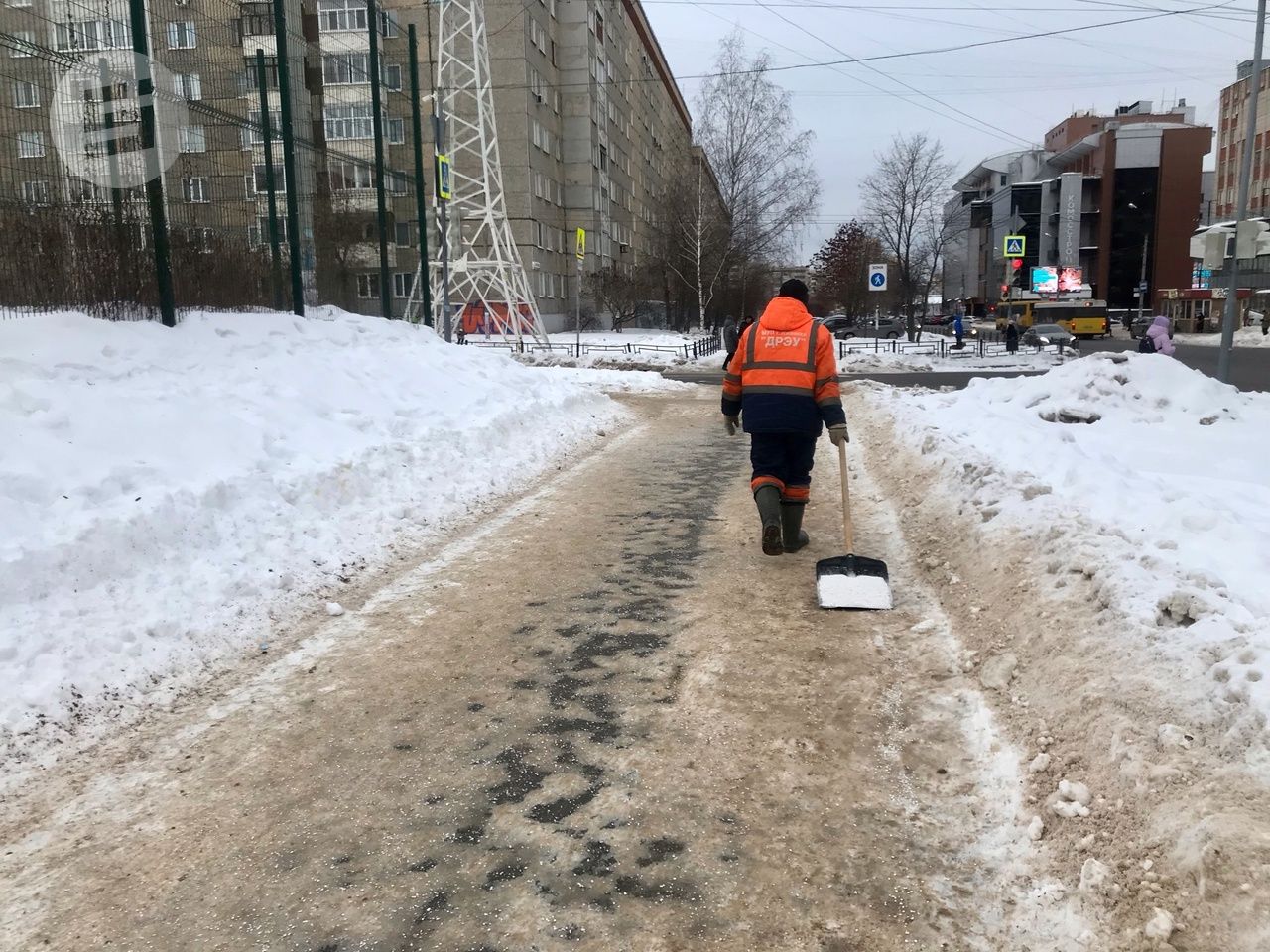 На улицах Ижевска за ночь израсходовали более 56 тонн реагентов 