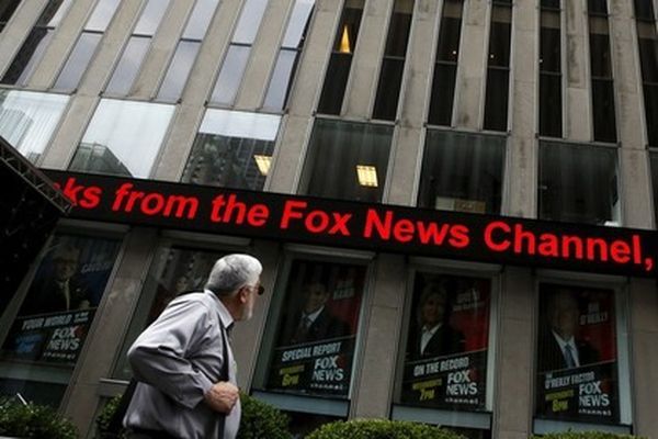 Американский телеканал Fox News отстранил от эфиров двух аналитиков за брань в адрес Обамы