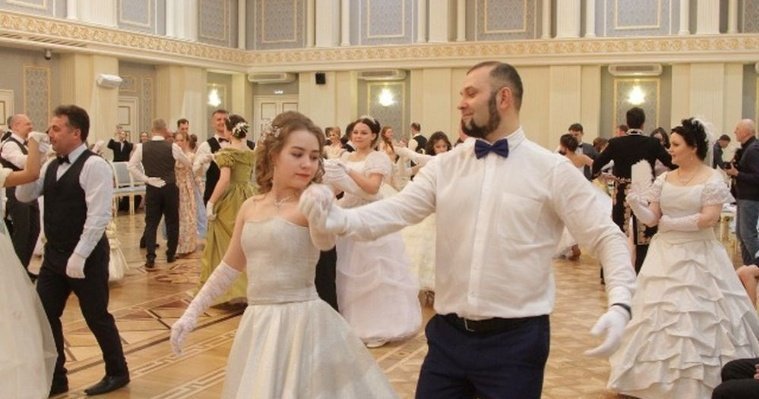 Бал отцов и дочерей в Ижевске и запрет «Инстаграм» в России: новости к этому часу
