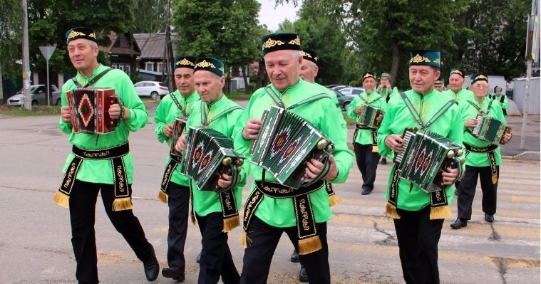 «Уйна, гармун!»: в Ижевске состоится фестиваль татарских гармонистов