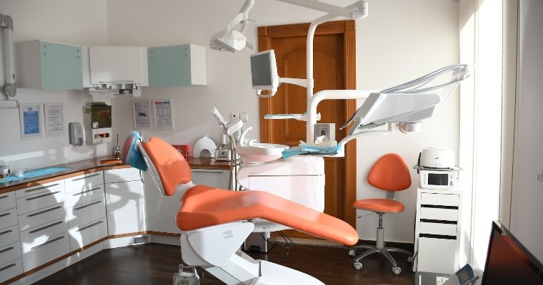 Директора частной стоматологии в Ижевске обвиняют в хищении средств из фонда ОМС