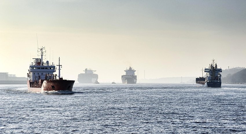 Более 50 нефтетанкеров стоят в очереди на проход через Босфор и Дарданеллы