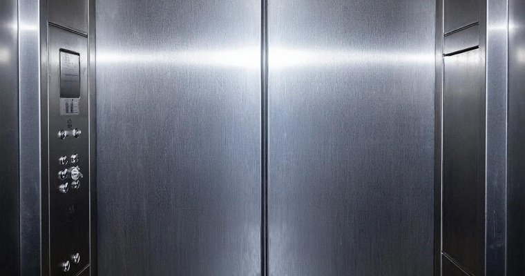 Суд обязал Кизнерскую районную больницу установить лифт