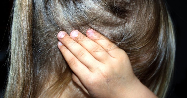 Жительницу Удмуртии обвинили в избиении 5-летней дочери с психическим заболеванием