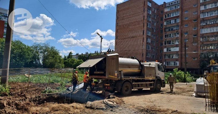 В конце июня на улице Удмуртской в Ижевске начнут менять трубу старого канализационного коллектора