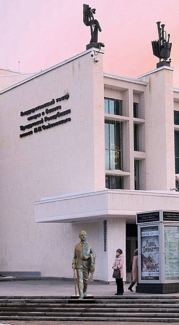 Памятник Петру Чайковскому может появиться на ступенях театра оперы и балета Удмуртии