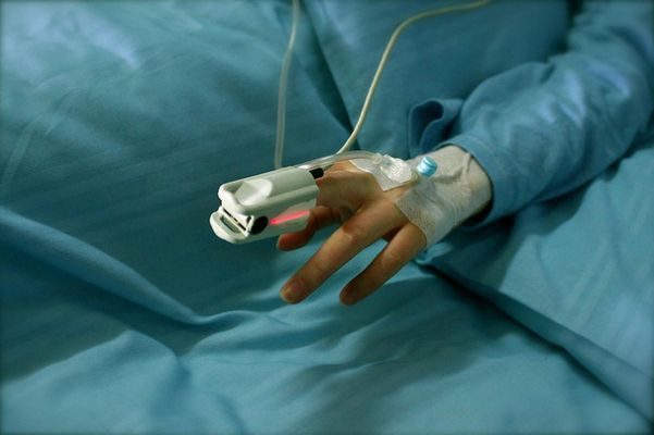 Три девушки в Кировской области впали в кому после принятия неизвестного вещества