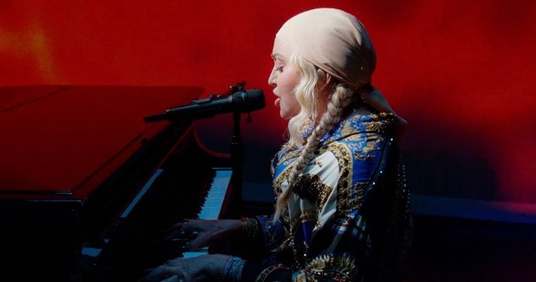 Певицу Мадонну нашли без сознания и госпитализировали