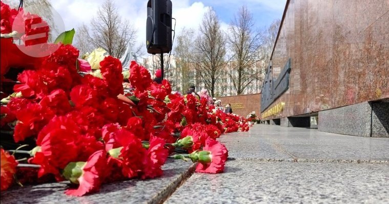 Глава Удмуртии возложил цветы в День защитника Отечества 