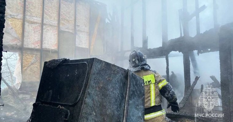 Жилой дом полностью сгорел в одном из садовых массивов Ижевска