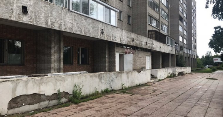 Детскую поликлинику на улице Сибирской в Глазове закрыли на капремонт