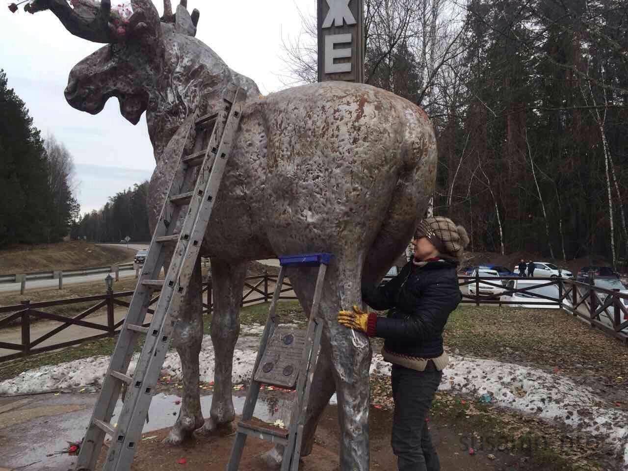 Покажи установленные. Мария Соловатова Ижевск скульптор. Статуя Ижевский Лось. Памятник лосю в Ижевске. Памятник лосенку в Ижевске.