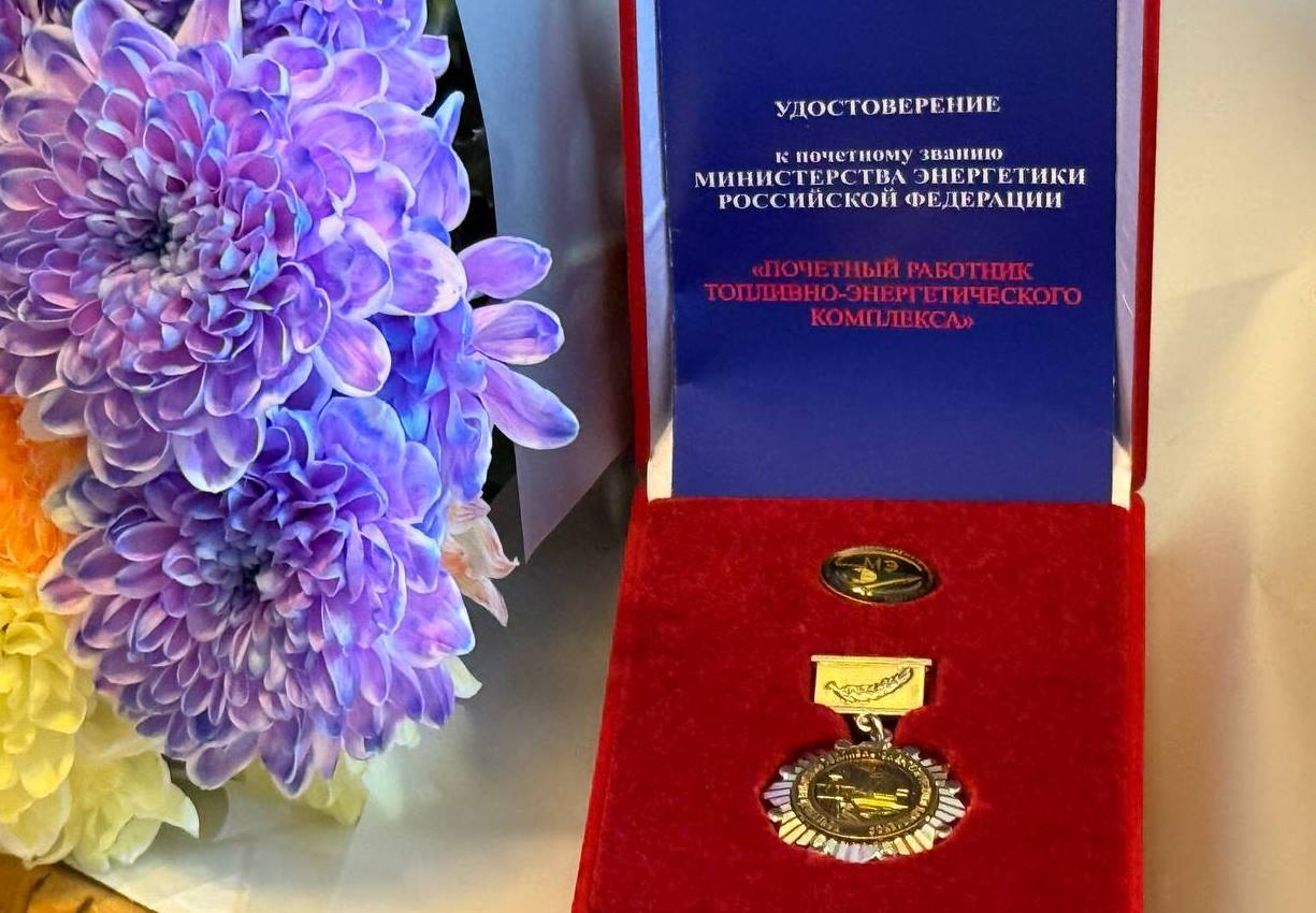 Ветерану удмуртского филиала «Россети Центр и Приволжье» вручили знак «Почетный работник ТЭК»