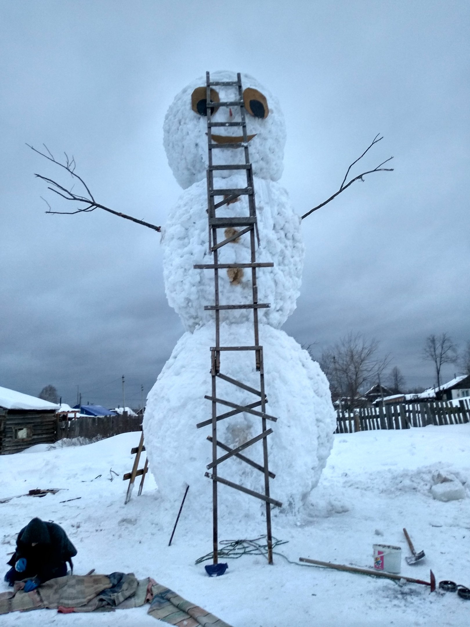 10-метрового снеговика слепили школьники в Удмуртии
