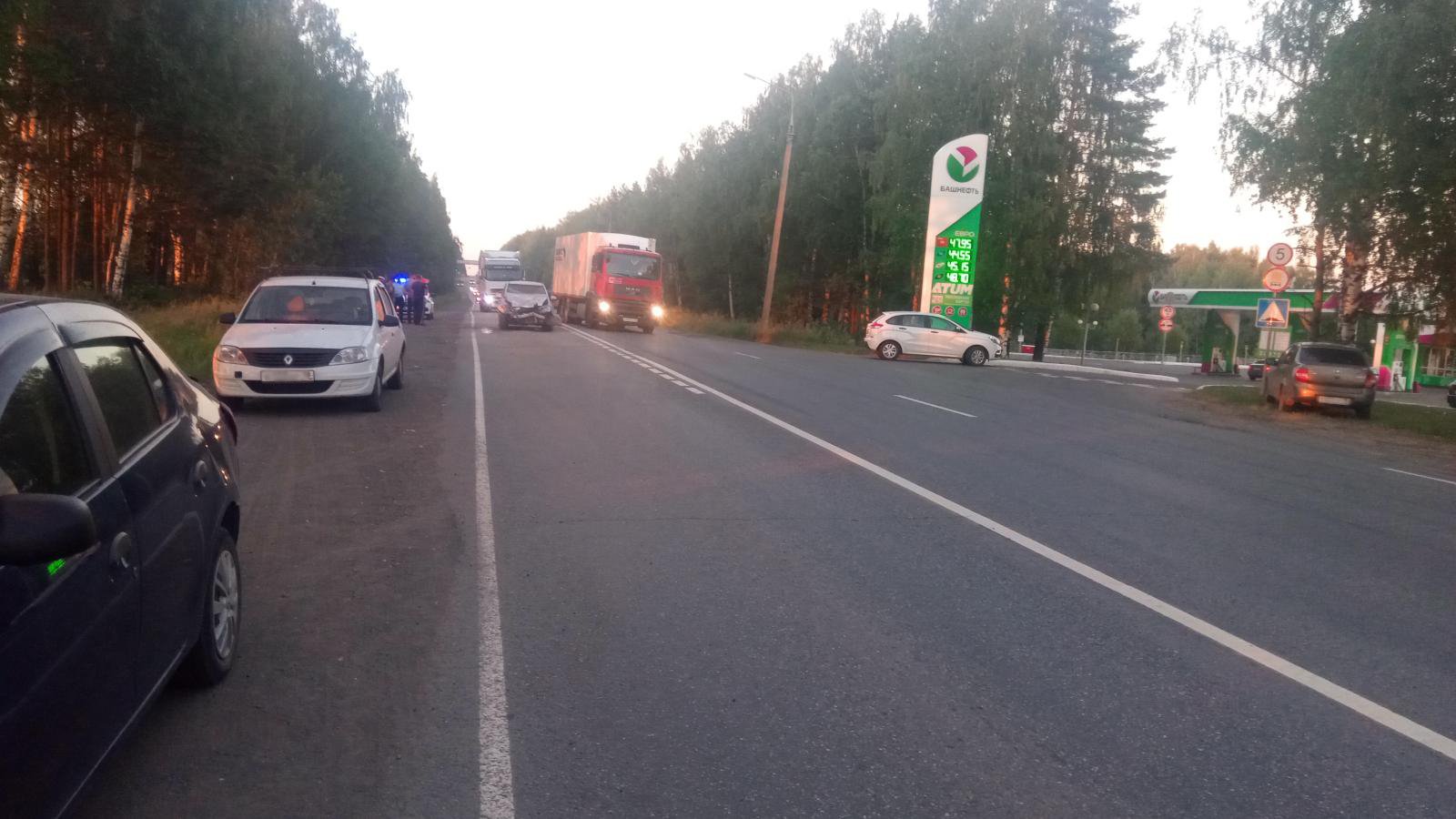 

Дорожный боулинг: четыре легковушки столкнулись на трассе Ижевск-Воткинск

